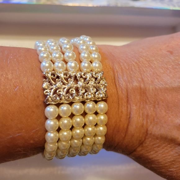 Vintage Avon Faux Pearl Choker, Bracelet and Earrings Set - Picture 3 of 5